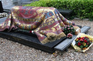 The visual effect of fabric texture was achieved with a special mosaic technique, that copies all features, wrinkles and follows every curve and waves of surface. At a distance of 2-3 meters the mosaic gives impression of a carpet texture